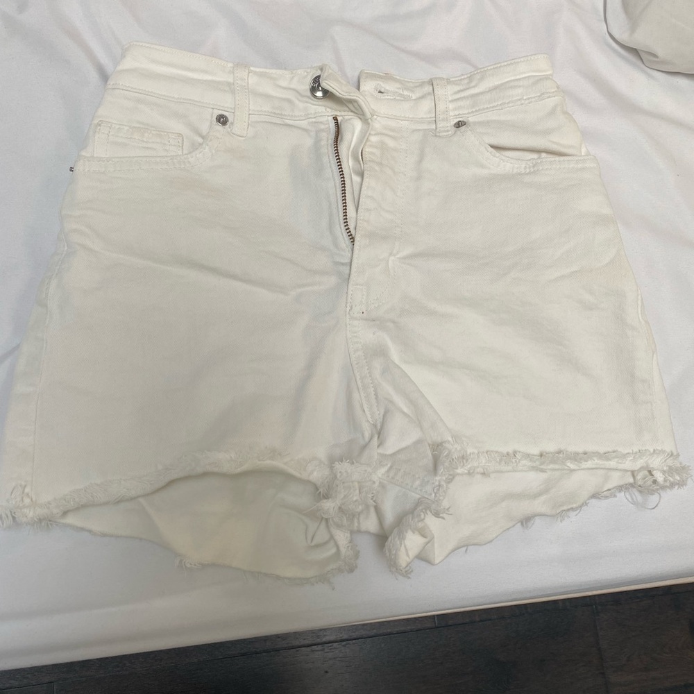 h&m size 2 white jean short